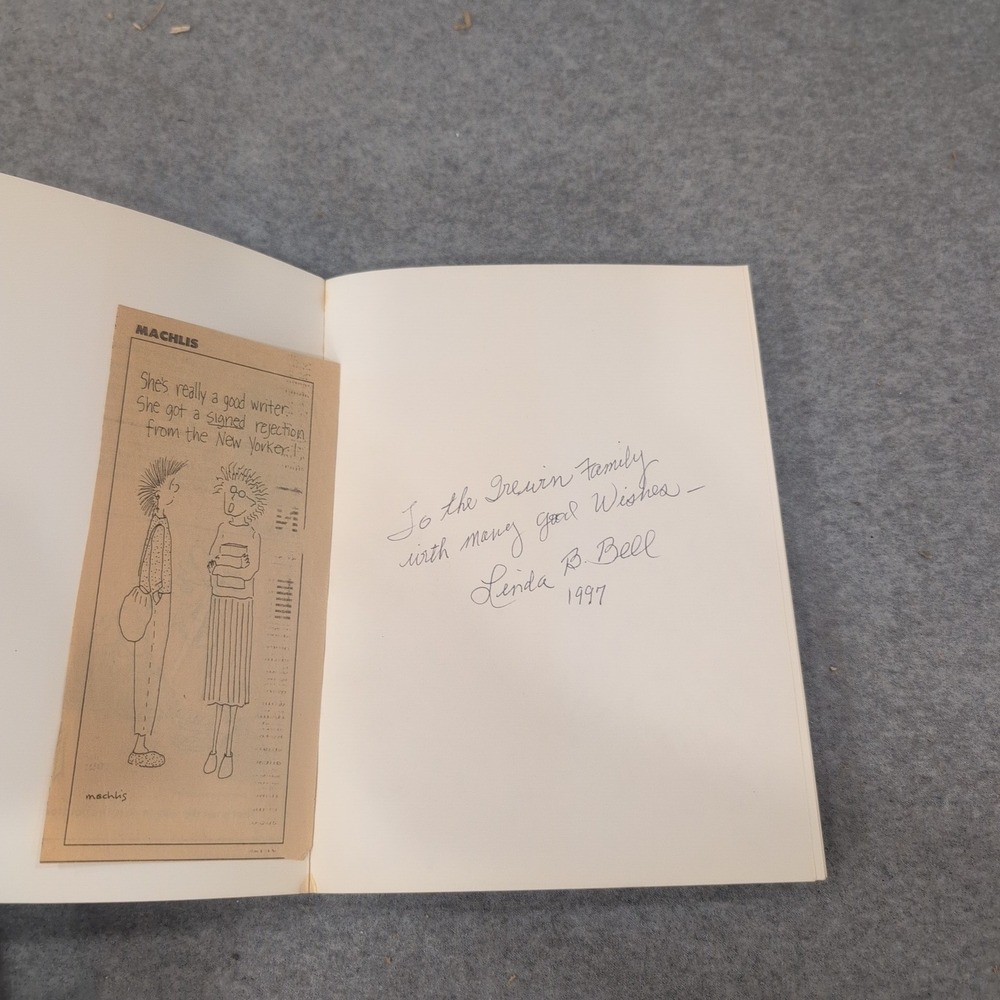 Entre Nous by Linda Bell Signed 1989 Memoir Softcover Book Vintage Autobiography - Picture 3 of 7